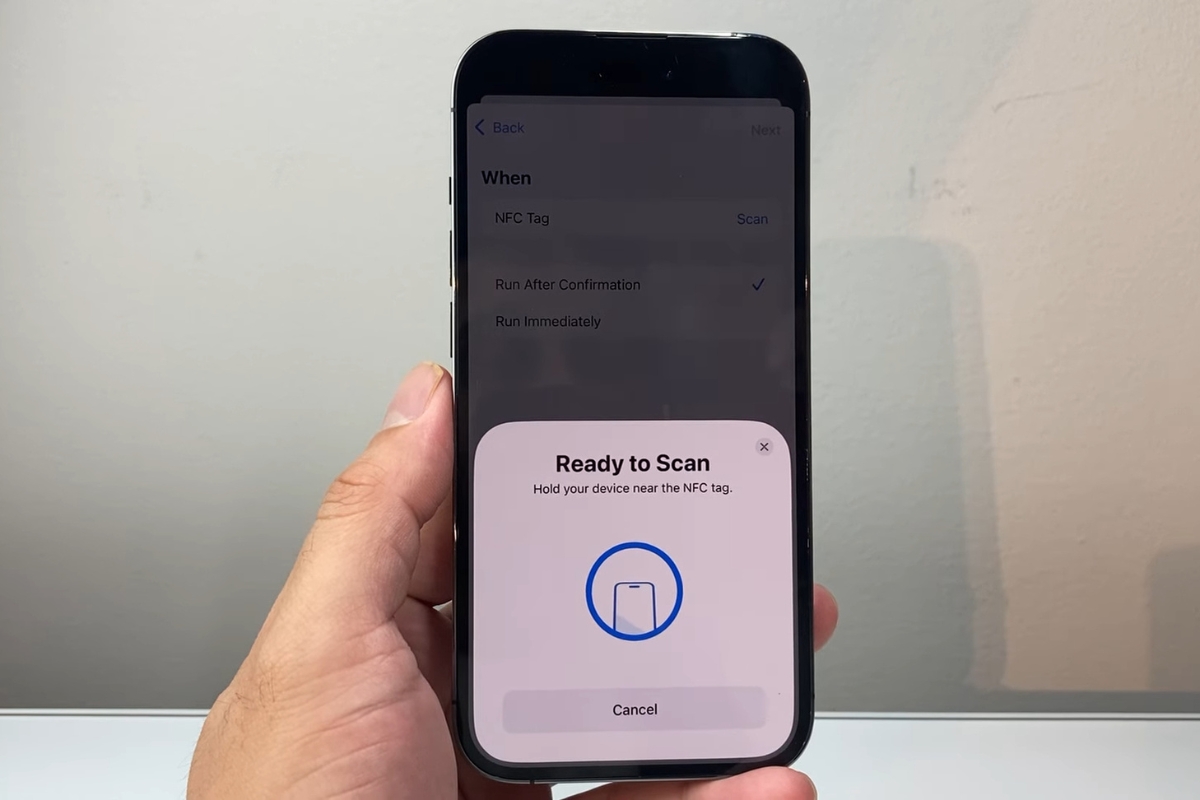 prikaz nfc tehnologije na iphone telefonu
